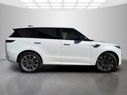 Ostuni Pearl White 2026 Land Rover Range Rover Sport P460e Dynamic SE