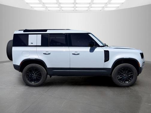 Yulong White 2023 Land Rover Defender 110 S