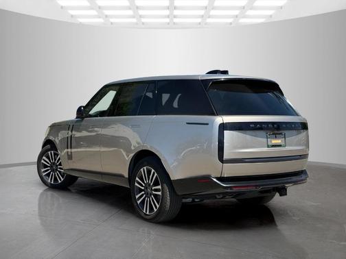 Batumi Gold 2024 Land Rover Range Rover P530 SE