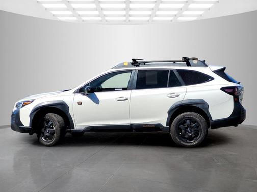 Crystal White Pearl 2022 Subaru Outback Wilderness