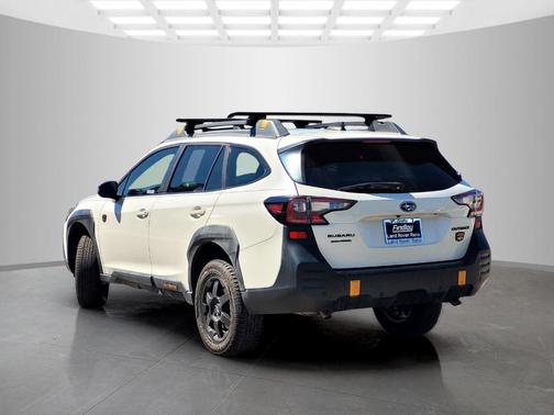 Crystal White Pearl 2022 Subaru Outback Wilderness