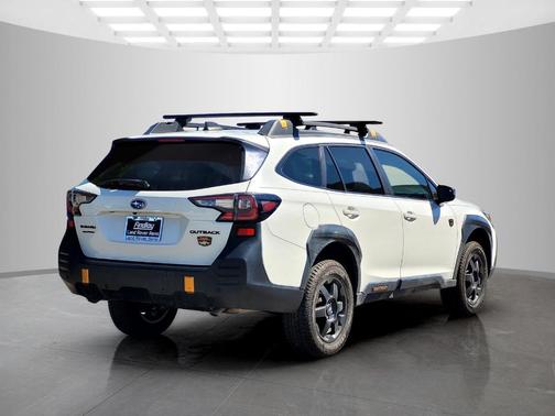Crystal White Pearl 2022 Subaru Outback Wilderness