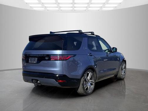 Byron Blue 2023 Land Rover Discovery P360 HSE R-Dynamic