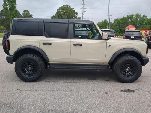 Desert Sand 2026 Ford Bronco Outer Banks