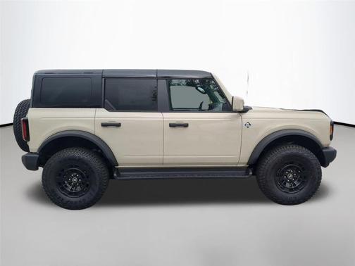 Desert Sand 2026 Ford Bronco Outer Banks