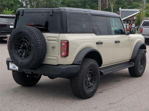 Desert Sand 2026 Ford Bronco Outer Banks