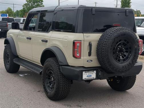 Desert Sand 2026 Ford Bronco Outer Banks