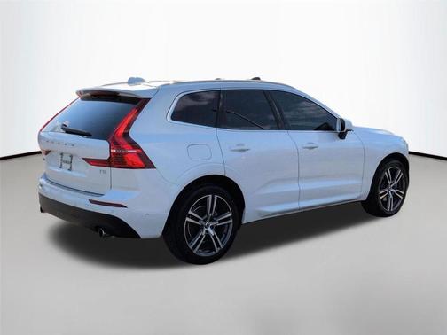 Ice White 2019 Volvo XC60 T5 Momentum