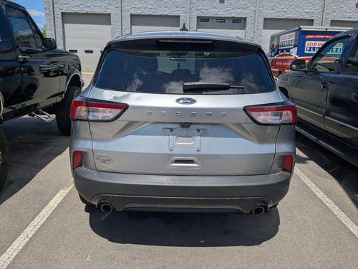 Iconic Silver Metallic 2021 Ford Escape SE