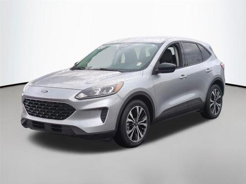 Iconic Silver Metallic 2021 Ford Escape SE