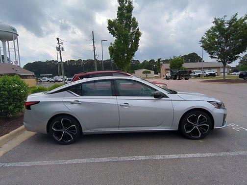 Brilliant Silver Metallic 2024 Nissan Altima SR FWD