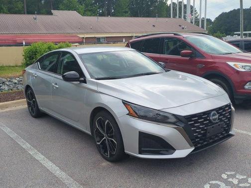 Brilliant Silver Metallic 2024 Nissan Altima SR FWD