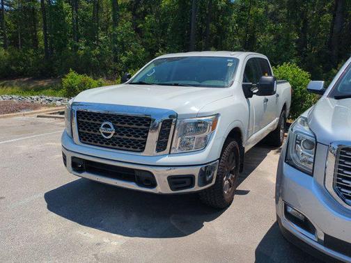 Glacier White 2018 Nissan Titan SV