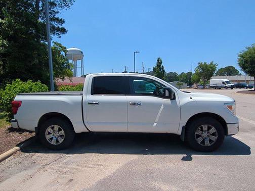 Glacier White 2018 Nissan Titan SV