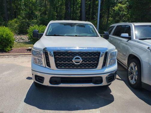 Glacier White 2018 Nissan Titan SV