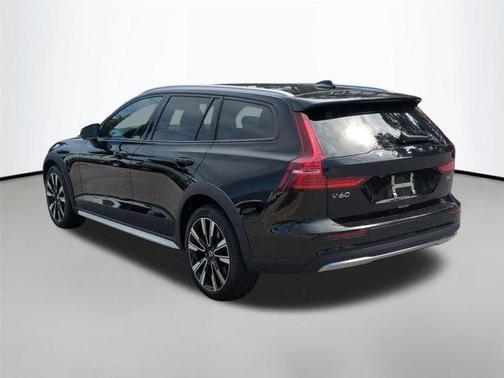 Onyx Black Metallic 2026 Volvo V60 Cross Country Ultra, B5 AWD Gas (mild hybrid)
