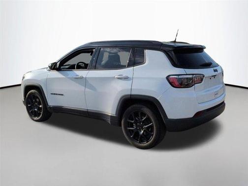 Bright White Clearcoat 2022 Jeep Compass Latitude