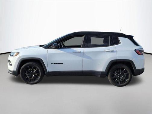 Bright White Clearcoat 2022 Jeep Compass Latitude