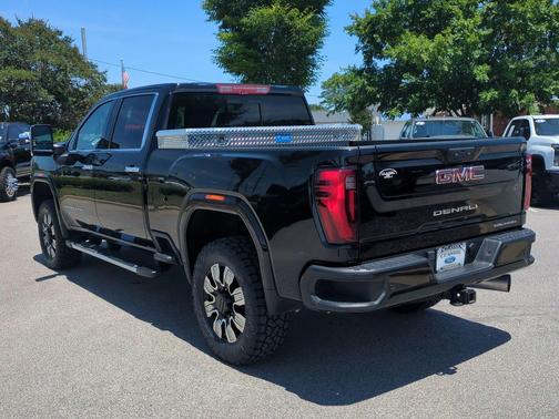 Onyx Black 2025 GMC Sierra 2500 Denali