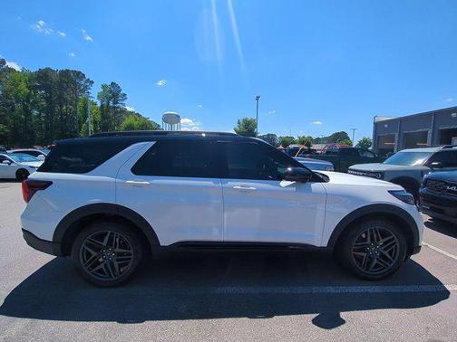 Star White Metallic Tri-Coat 2025 Ford Explorer ST