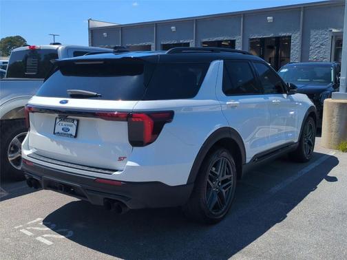 Star White Metallic Tri-Coat 2025 Ford Explorer ST