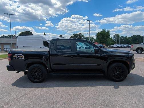 Super Black 2024 Nissan Frontier SV