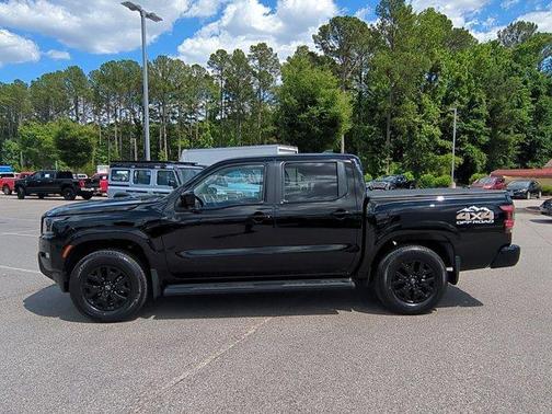 Super Black 2024 Nissan Frontier SV