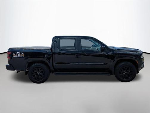 Super Black 2024 Nissan Frontier SV