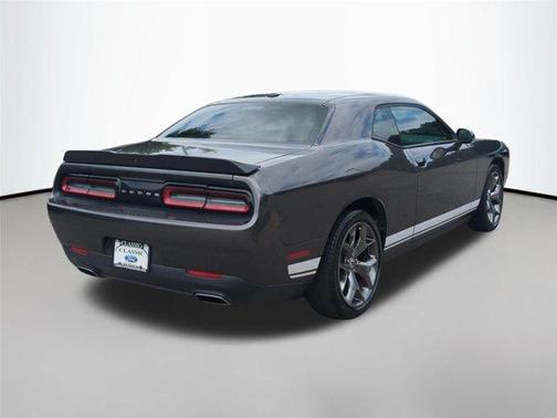 Granite Pearlcoat 2017 Dodge Challenger SXT