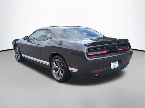 Granite Pearlcoat 2017 Dodge Challenger SXT