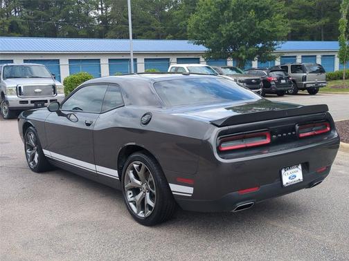 Granite Pearlcoat 2017 Dodge Challenger SXT