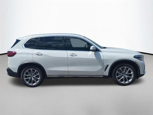 Alpine White 2022 BMW X5 sDrive40i