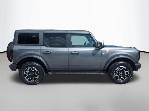 Carbonized Gray Metallic 2024 Ford Bronco Outer Banks