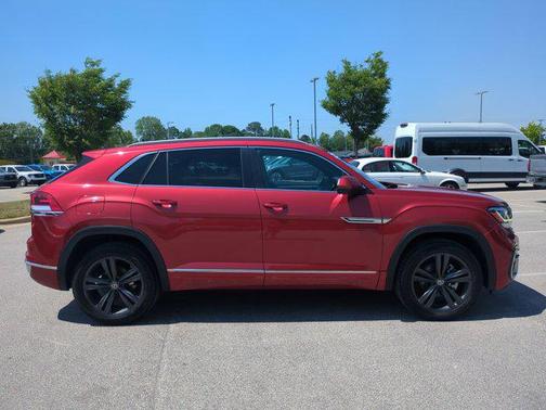 Aurora Red Metallic 2022 Volkswagen Atlas Cross Sport 3.6L V6 SEL R-Line