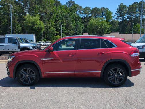 Aurora Red Metallic 2022 Volkswagen Atlas Cross Sport 3.6L V6 SEL R-Line