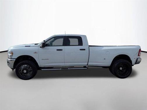 2024 RAM 3500 Big Horn Crew Cab 4x4 8' Box