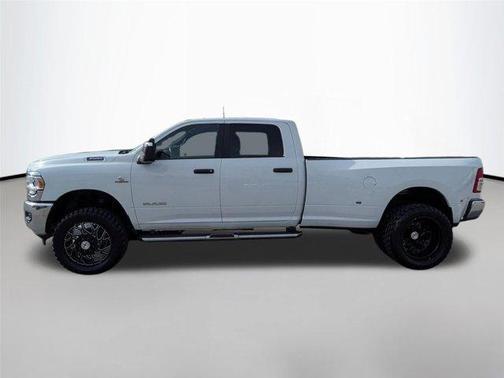 2024 RAM 3500 Big Horn Crew Cab 4x4 8' Box