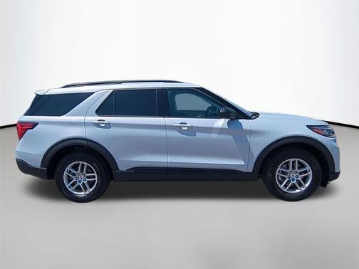 Space White Metallic 2026 Ford Explorer Active