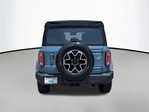 Azure Gray Metallic Tri-Coat 2023 Ford Bronco Outer Banks