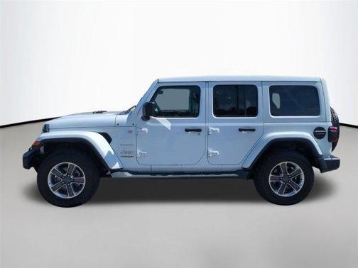 Bright White Clearcoat 2019 Jeep Wrangler Unlimited Sahara