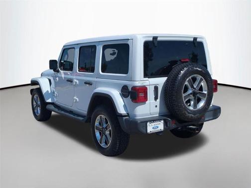 Bright White Clearcoat 2019 Jeep Wrangler Unlimited Sahara