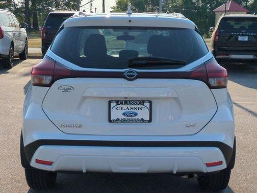 Fresh Powder 2024 Nissan Kicks SV