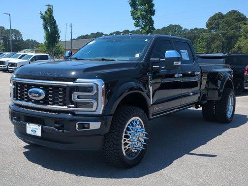 Agate Black Metallic 2025 Ford F-450 Platinum