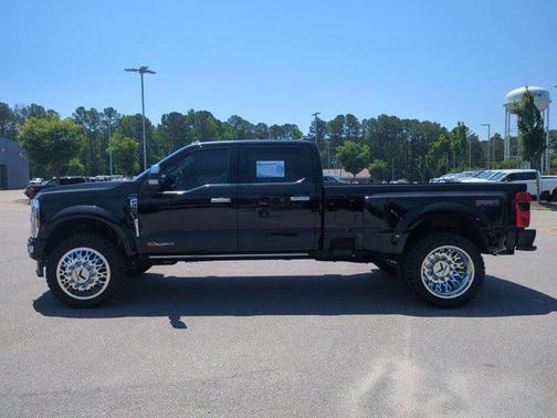 Agate Black Metallic 2025 Ford F-450 Platinum