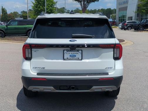 Star White Metallic Tri-Coat 2026 Ford Explorer Active