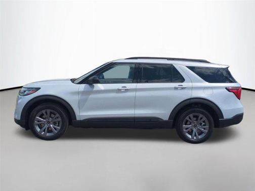 Space White Metallic 2026 Ford Explorer Active