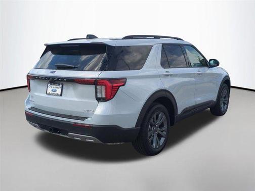 Space White Metallic 2026 Ford Explorer Active