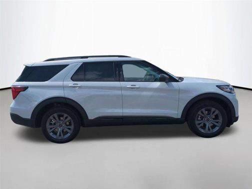 Space White Metallic 2026 Ford Explorer Active