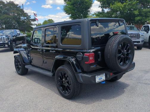 Black Clearcoat 2022 Jeep Wrangler Unlimited 4xe Sahara