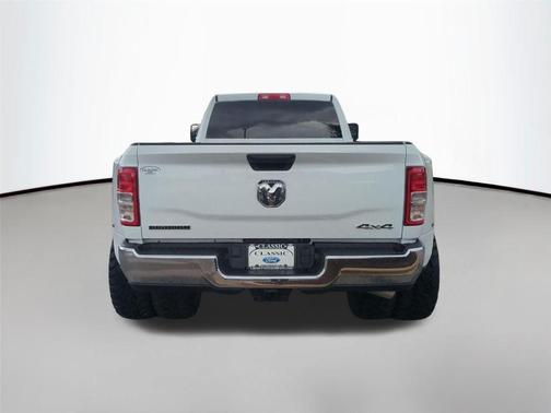 Bright White Clearcoat 2024 RAM 3500 Big Horn Crew Cab 4x4 8' Box